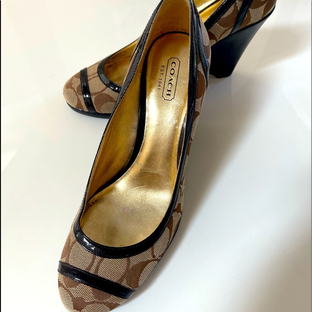 Coach shoe in like new condition style Kerryann F2080. They have a 4 inch heel.